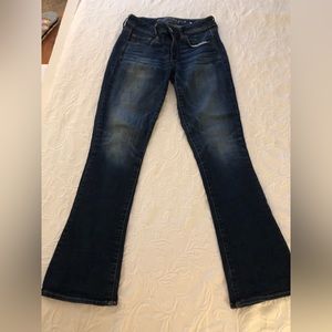 American Eagle Skinny Kick jeans. Size 6. Super stretch.